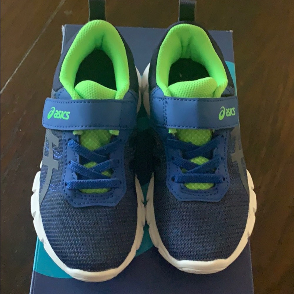 ASICS tennis shoes